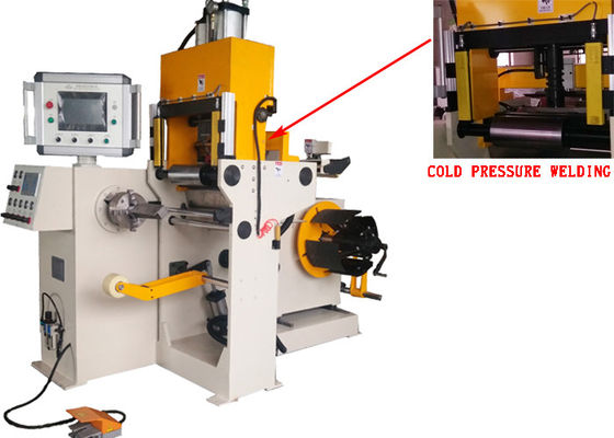 Macchina di avvolgimento di fogli di alluminio e di rame a conduttore automatico con saldatura a pressione fredda e un set di decollatori di fogli
