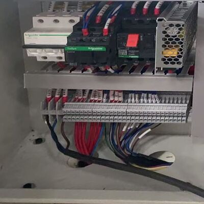 Tavolo di impilamento del nucleo del trasformatore pesante con 9000 kg di capacità massima in modalità di guida idraulica e dimensione del tavolo 2600x2400 mm