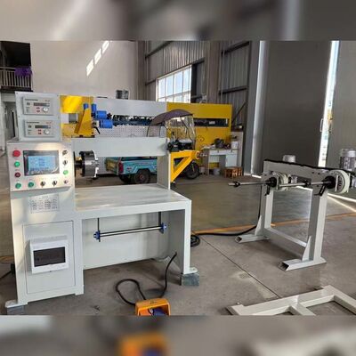 Avvolgitrice automatica per trasformatori con larghezza massima di avvolgimento di 500 mm e servomotore da 0,75 kW con testa del mandrino a 4 griffe